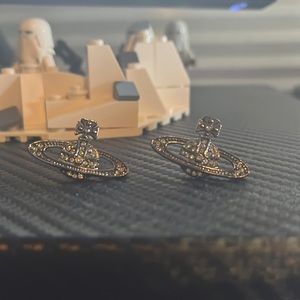 Vivienne Westwood Mayfair Bas Relief Earring